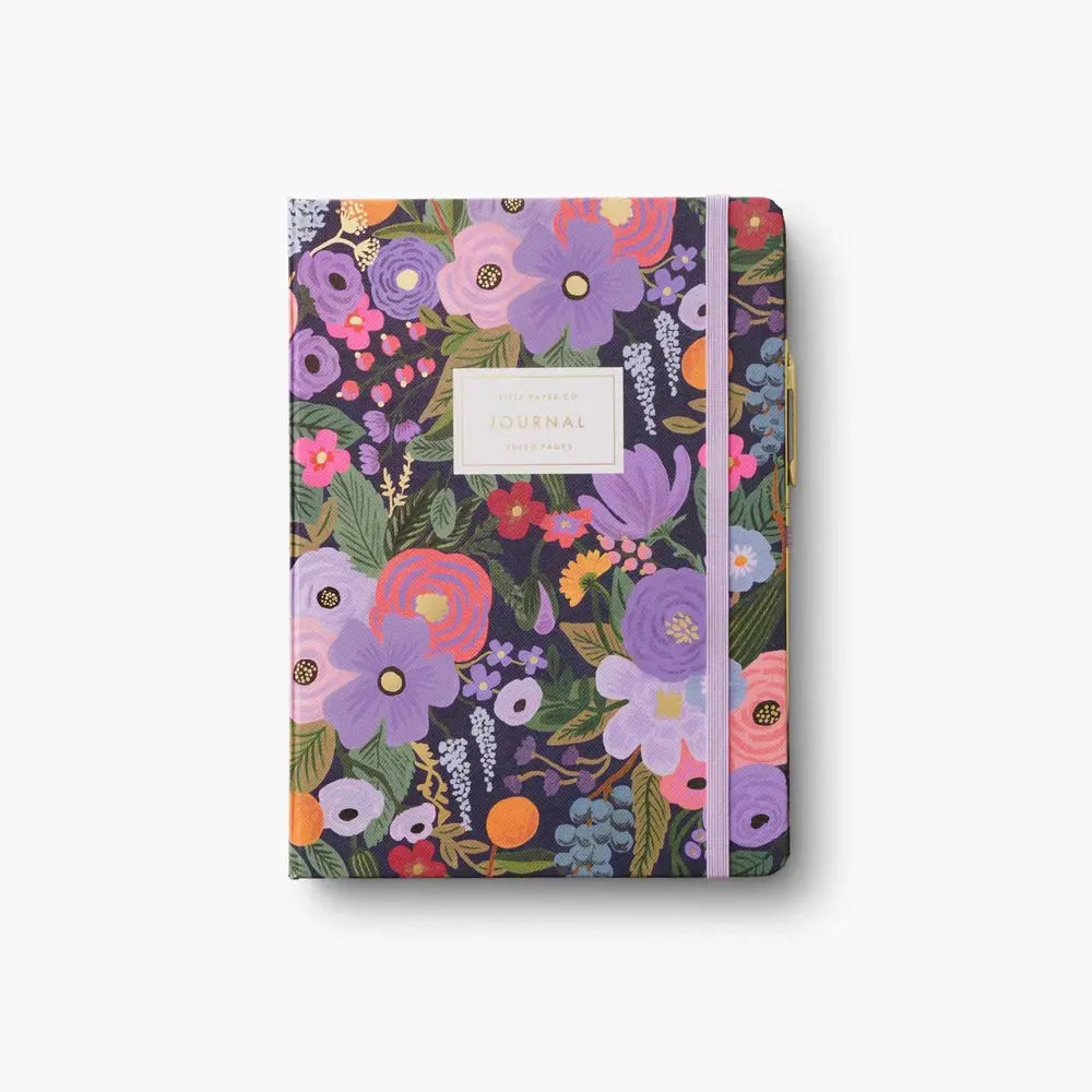 Diario Personal con bolígrafo Garden Party de Rifle Paper Co con diseño floral y detalles dorados.