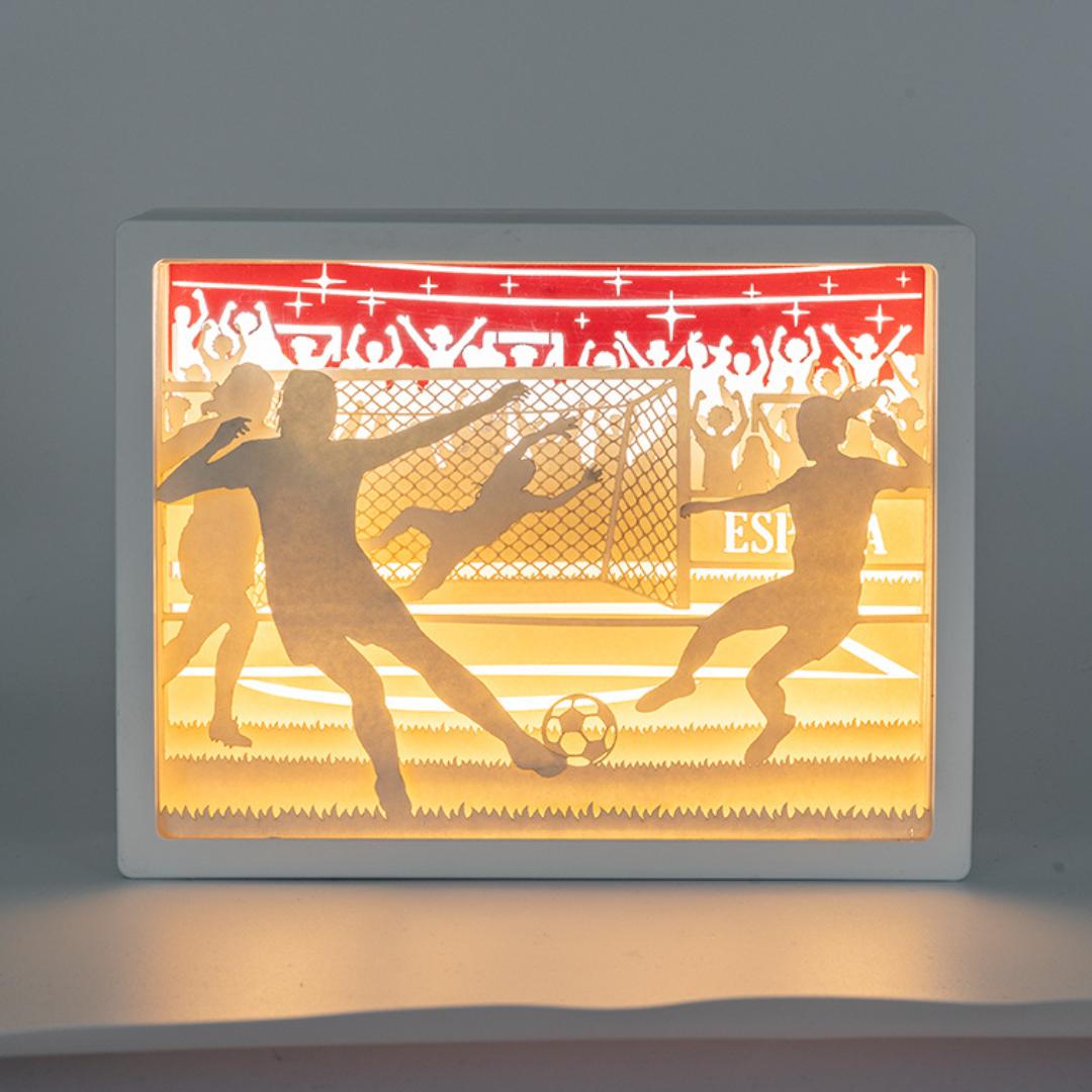 Lámpara 3D Cutout fútbol con diseño tridimensional temático, marco blanco, y luz LED eficiente. Ideal para fanáticos del deporte.