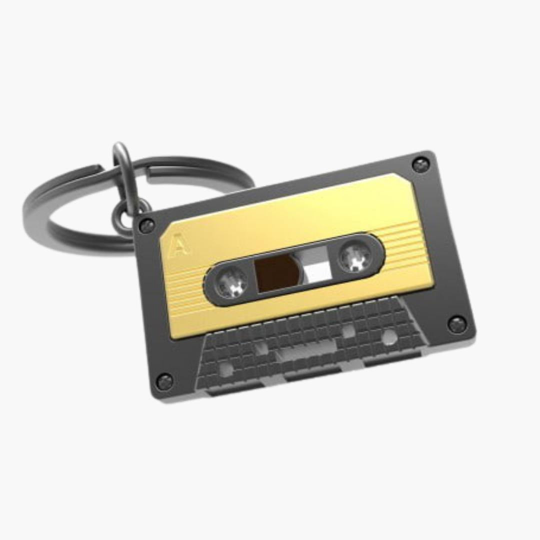 Llavero 3D de metal con diseño de casette vintage, ideal para amantes de la música.